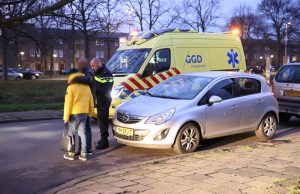 Scooterrijdster met kind onderuit Middachtenweg Den Haag