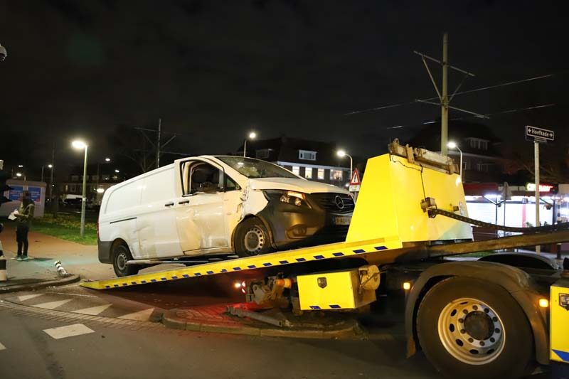 Flinke Aanrijding Tussen Busje En Personenauto Parallelweg Den Haag ...