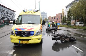 Lichtgewonde bij botsing tussen lesmotoren Sir Winston Churchilllaan Rijswijk