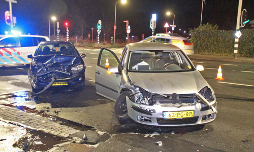 14 januari Geen gewonden maar wel flinke schade bij aanrijding Van Alkemadelaan Den Haag