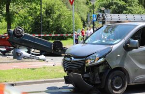 Auto op z’n kop na aanrijding Generaal Spoorlaan Rijswijk