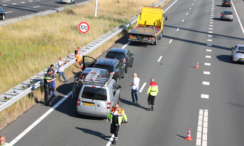 5 juli Gewonde bij kop-staartaanrijding met vier voertuigen A4 Den Hoorn