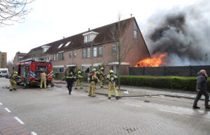 Flinke rookontwikkeling bij brand in schuur Pijlkruid Den Hoorn