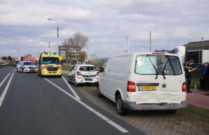 Zes personen gewond geraakt bij aanrijding N211 Nieuweweg Poeldijk