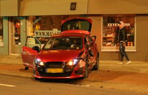 15 december Enorme schade bij aanrijding op kruispunt Waldeck Pyrmontkade Den Haag