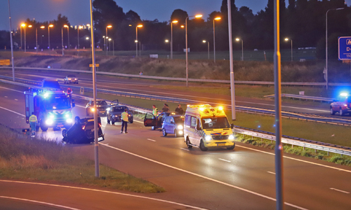 2 september Auto over de kop na ongeval op de A4 bij Den Hoorn