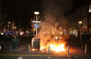 Opnieuw afval en containers in brand Paul Krugerplein Den Haag