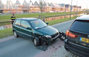 Vrouw knalt op geparkeerde auto’s Terras van Sion Rijswijk