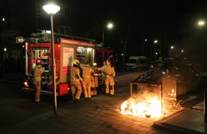 Twee containers in brand gestoken Teding van Berkhoutlaan Delft