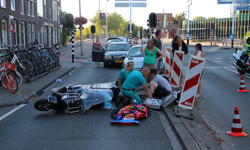 5 augustus Brommer bestuurster gewond bij aanrijding Julianalaan Delft