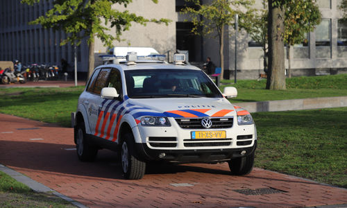 31 oktober Flinke politiemacht na melding over man met vuurwapen TUDelft Mekelweg Delft