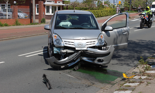 7 mei Veel schade bij eenzijdig ongeval Oosteinde Den Haag