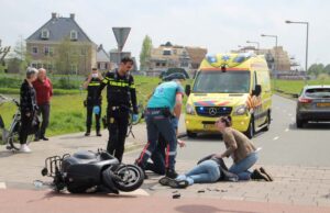 Scooterrijder gewond na aanrijding met auto Madeliefveld Den Haag