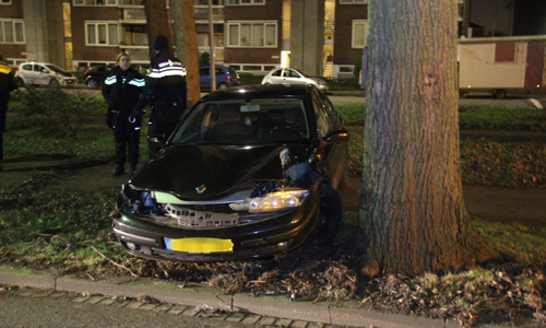 14 januari Bestuurder onder invloed klapt op boom Segbroeklaan Den Haag