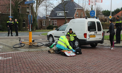 2 januari Bestuurder Crossbrommer flink gewond bij aanrijding Willen III straat Wateringen