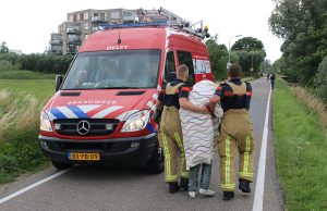 Oudere dame te water geraakt Abtswoude Delft