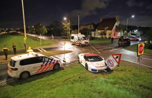 Peperdure Lamborghini uit trouwstoet gecrasht na aanrijding in Maasdijk, tegenpartij bespuugd