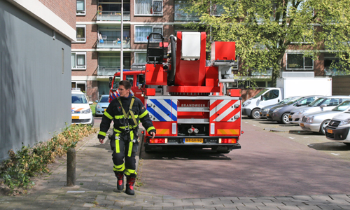 23 april Brandweer rukt uit voor brandende bloempot op balkon Poptahof Zuid Delft