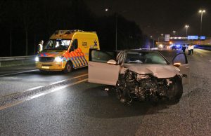 Rijksweg A13 volledig afgesloten door fors ongeval bij Delft