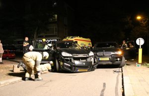 Flinke schade bij aanrijding met dure auto’s Beresteinlaan Den Haag