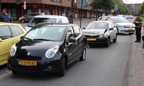 31 juli Schade na aanrijding tussen twee voertuigen Laan van Wateringseveld Den Haag