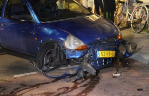 Automobilist verliest macht over het stuur en raakt muurtje Haagweg Rijswijk