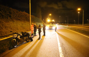 Motorrijder gewond na valpartij afrit A4 Den Hoorn