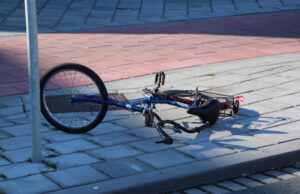 Fietser gewond bij aanrijding Hengelolaan Den Haag
