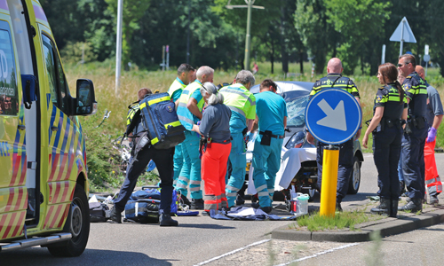 13 juni Fietser ernstig gewond na aanrijding met auto Zuiderweg Rijsijk