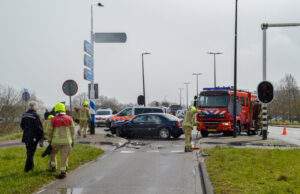 Voertuig raakt te water na ongeval Dr. Albert Schweitzerdreef Maassluis