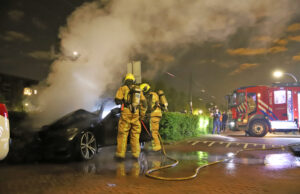 Geparkeerde auto in brand gestoken Nootdorpse Landingslaan Den Haag
