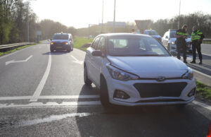 Schade na ongeval tussen twee voertuigen Kruithuisweg-N470 Delft