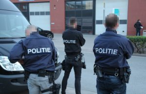 Politie valt bedrijfspand binnen Westlandseweg Wateringen