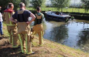 Elektriciteitskabel belandt in schroef van boot Gouwlaan Kwintsheul