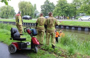 Onbeheerde scootmobiel aangetroffen langs de waterkant Dorpskade Wateringen