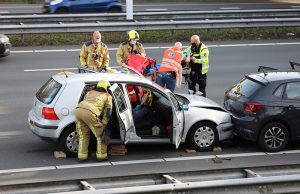 Twee personen gewond bij kop-staart aanrijding A4 Rijswijk