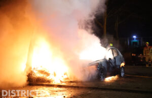 Twee auto’s op parkeerplaats in brand gestoken Veurkapel Leidschendam