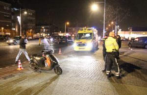 Automobilist vlucht na aanrijding met brommer Plein Wateringen