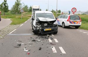 Forse schade bij aanrijding Van Luyklaan Kwintsheul