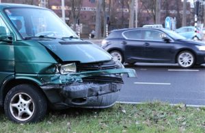 19 december Gewonde bij aanrijding op druk kruispunt Prinses Beatrixlaan Delft