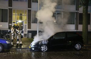 Geparkeerde auto in brand Het Oord Den Haag
