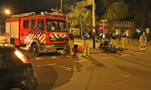 21 april Brandweermannen assisteren bij flinke aanrijding Poortlandplein Delft