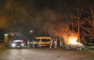 Aanhanger in brand gestoken op parkeerterrein Daal en Bergselaan Den Haag