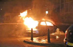 Auto brandt volledig uit op bedrijventerrein Van Gijnstraat Rijswijk