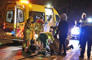 21 december Vrouw komt bekneld te zitten na val met fiets Nieboerweg Den Haag