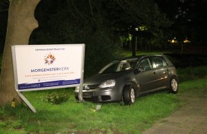 Bestuurder op de vlucht na crash tegen bord Genemuidenstraat Den Haag