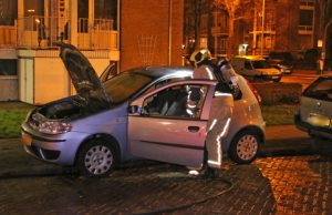 21 december Brandweer voorkomt erger bij autobrand Zuidlarenstraat Den Haag