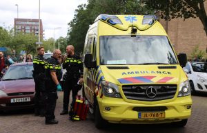 Kindje valt uit raam van portiekwoning Pachtersdreef Den Haag