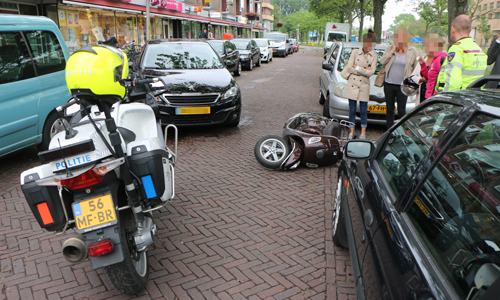 18 mei Scooterrijder gewond na aanrijding met auto Van Foreestweg Delft