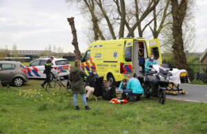 Motorrijder gewond na aanrijding met auto Schieweg Schipluiden